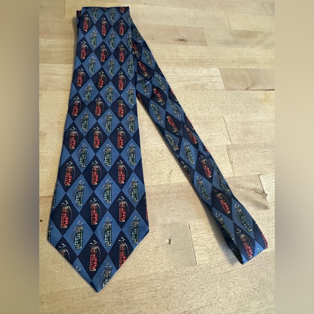 Tommy Hilfiger golf pattern tie
